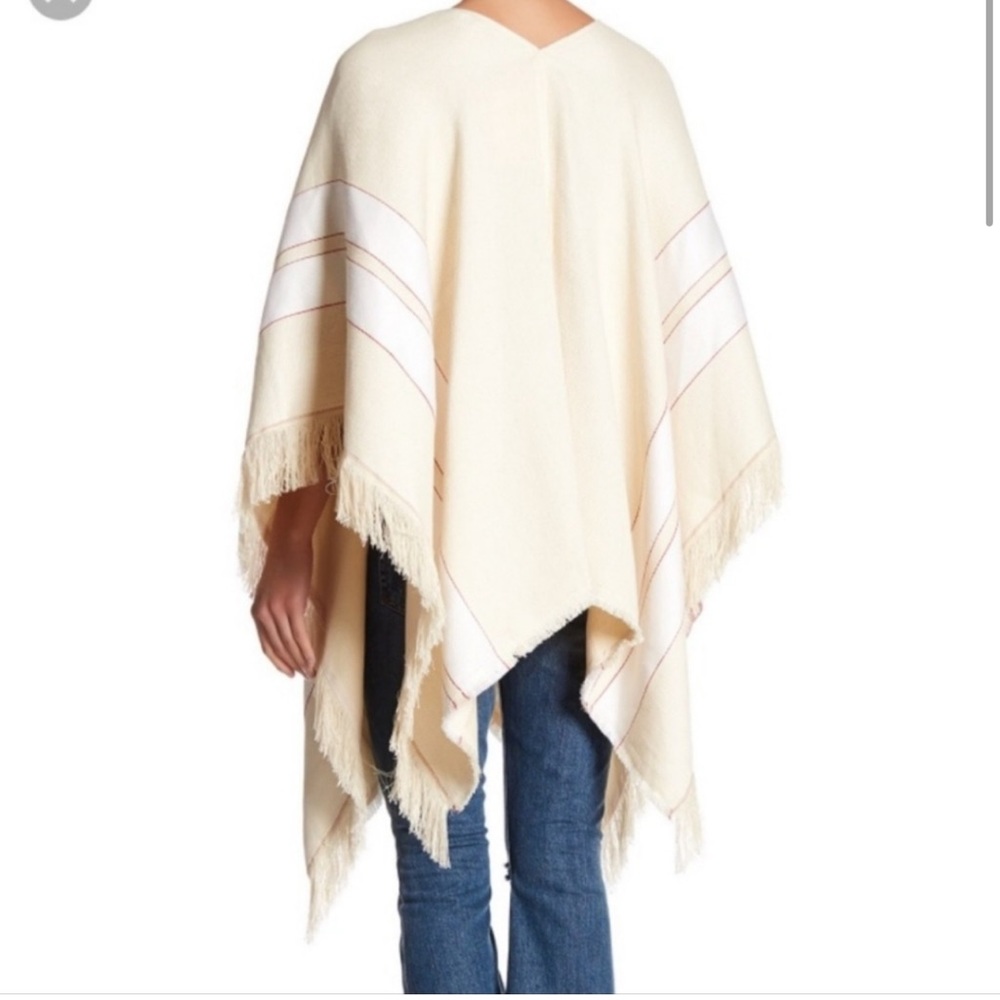 Theory Hibsann Fringe Poncho in Shell Cotton Linen - O/S One Size